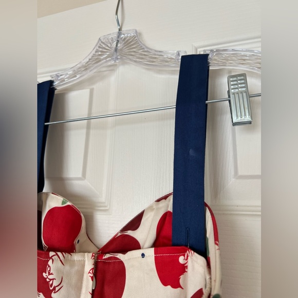 Disney Dress Shop Snow White Evil Queen Poison Bit Apple Dress - Picture 4 of 6